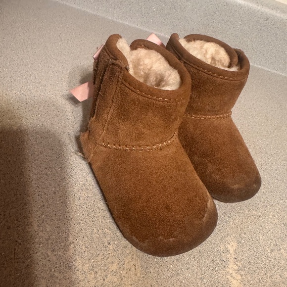 Ugg infant boots size 2 Sherpa lined - Picture 1 of 9